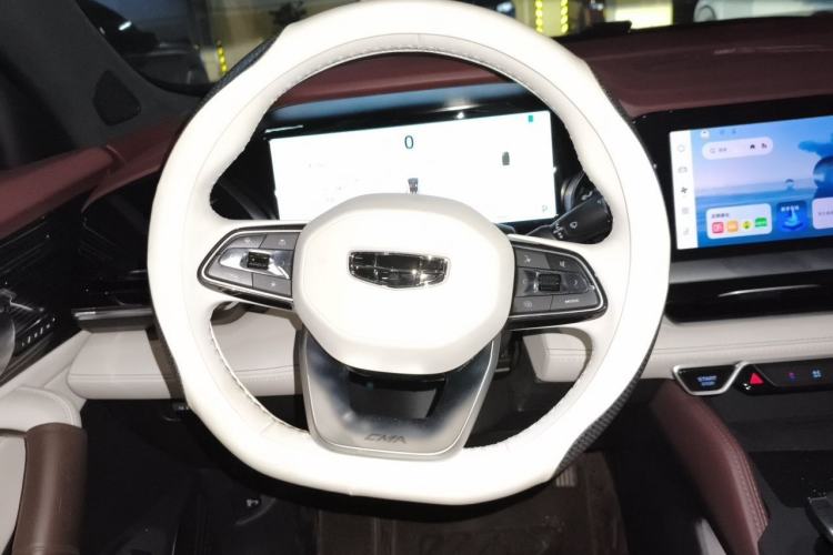Used Geely Auto Monjaro L 2024 2.0TD High-Power Automatic Two-Wheel Drive Yunqi Version Steering Wheel