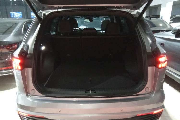 Used Geely Auto Monjaro L 2024 2.0TD DCT EVO Two-Wheel Drive Long-Range Version Trunk
