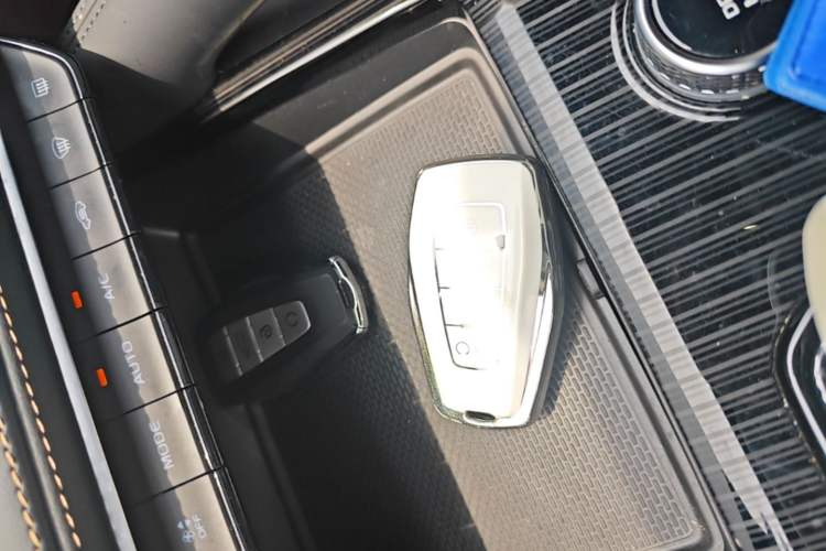Used Geely Auto Monjaro L 2024 2.0TD DCT EVO Two-Wheel Drive Long-Range Version Vehicle Key
