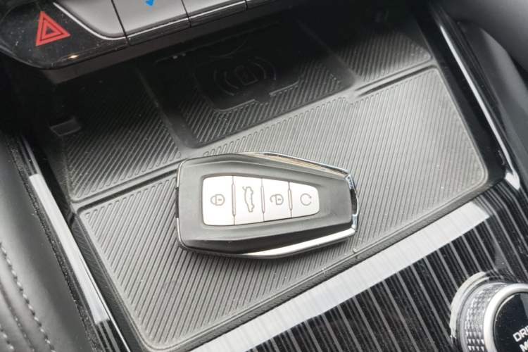 Used Geely Auto Monjaro L 2024 2.0TD High-Power Automatic Two-Wheel Drive Skyline Edition Vehicle Key
