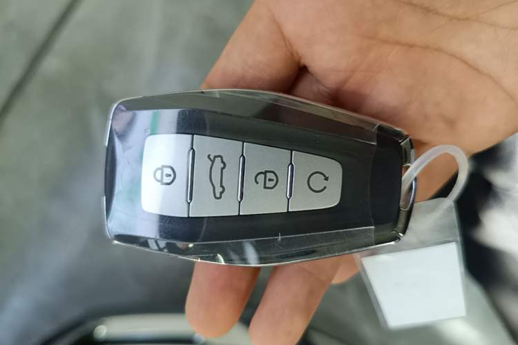 Used Geely Auto Monjaro L 2024 2.0TD High-Power Automatic Two-Wheel Drive Skyline Edition Vehicle Key