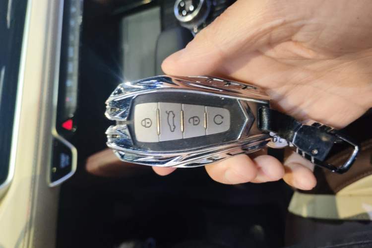 Used Geely Auto Monjaro L 2024 2.0TD High-Power Automatic Two-Wheel Drive Yunqi Version Vehicle Key