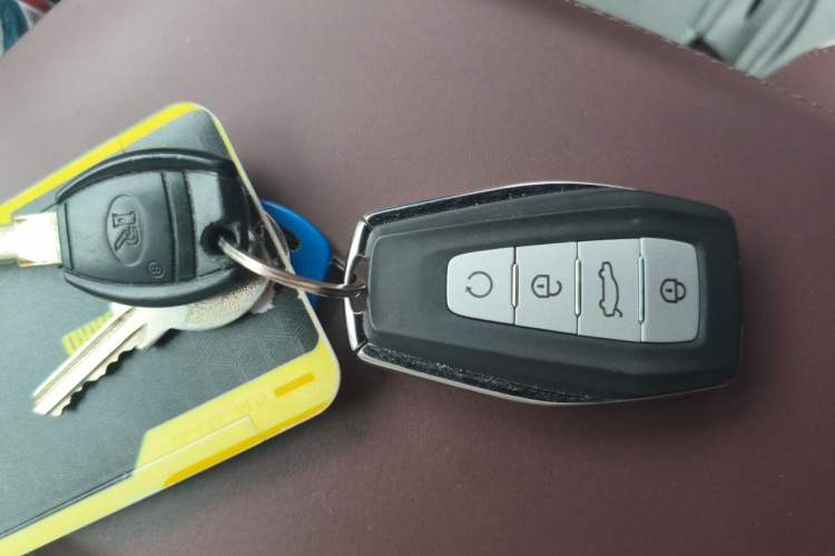 Used Geely Auto Monjaro L 2024 2.0TD High-Power Automatic Two-Wheel Drive Skyline Edition Vehicle Key