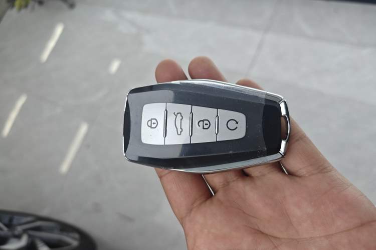 Used Geely Auto Monjaro L 2024 2.0TD High-Power Automatic Two-Wheel Drive Skyline Edition Vehicle Key