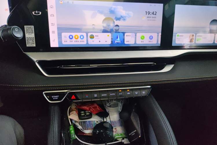 Used Geely Auto Monjaro L 2024 2.0TD DCT EVO Two-Wheel Drive Long-Range Version Audio And AC Panel