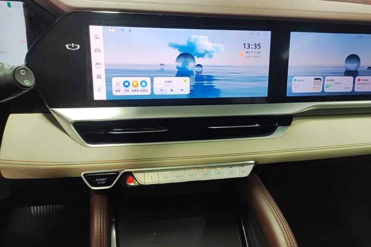 Used Geely Auto Monjaro L 2024 2.0TD High-Power Automatic Two-Wheel Drive Yunqi Version Audio And AC Panel