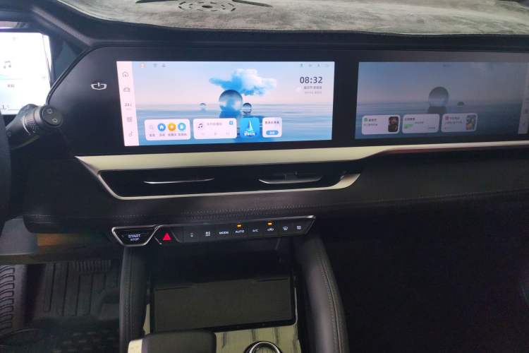 Used Geely Auto Monjaro L 2024 2.0TD High-Power Automatic Two-Wheel Drive Skyline Edition Audio And AC Panel