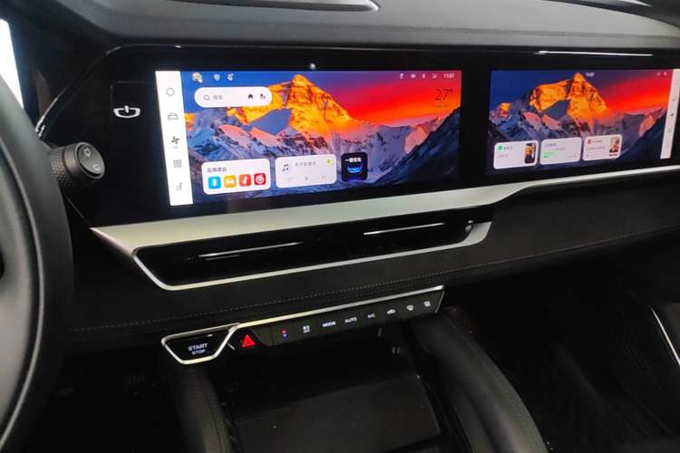 Used Geely Auto Monjaro L 2024 2.0TD High-Power Automatic Two-Wheel Drive Skyline Edition Audio And AC Panel