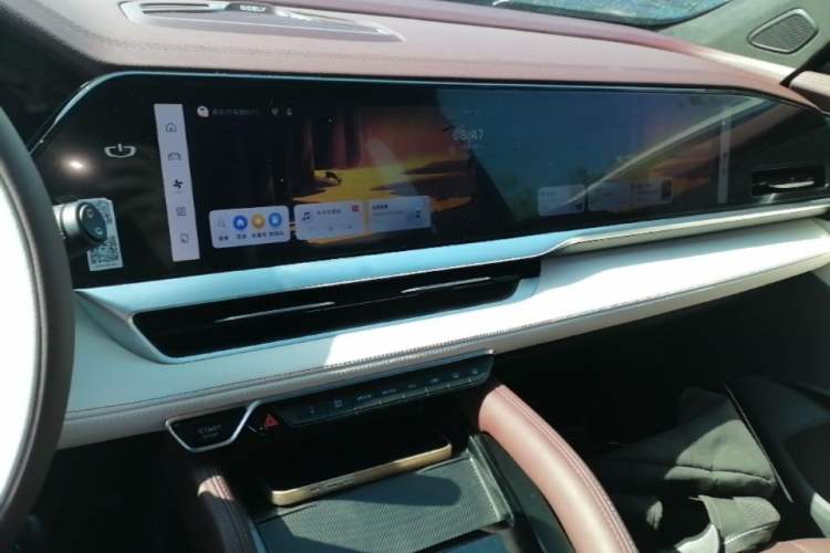 Used Geely Auto Monjaro L 2024 2.0TD High-Power Automatic Two-Wheel Drive Yunqi Version Audio And AC Panel
