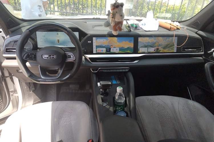 Used Geely Auto Monjaro L 2024 2.0TD DCT EVO Two-Wheel Drive Long-Range Version Center Console
