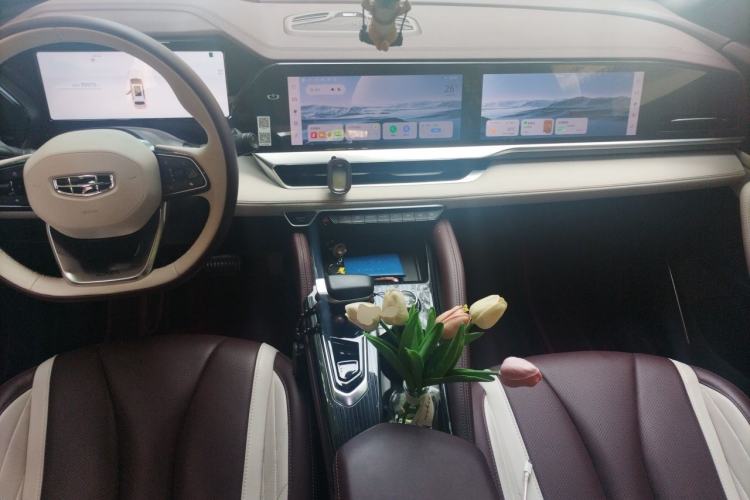 Used Geely Auto Monjaro L 2024 2.0TD DCT EVO Two-Wheel Drive Prestige Version Center Console