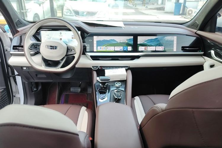 Used Geely Auto Monjaro L 2024 2.0TD High-Power Automatic Two-Wheel Drive Yunqi Version Center Console