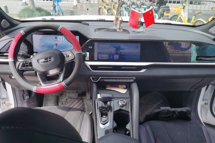Used Geely Auto Monjaro L 2024 2.0TD High-Power Automatic Two-Wheel Drive Skyline Edition Center Console