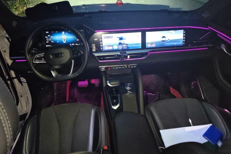 Used Geely Auto Monjaro L 2024 2.0TD High-Power Automatic Two-Wheel Drive Skyline Edition Center Console