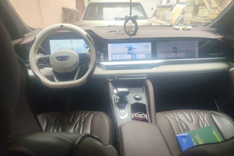 Used Geely Auto Monjaro L 2024 2.0TD High-Power Automatic Two-Wheel Drive Yunqi Version Center Console