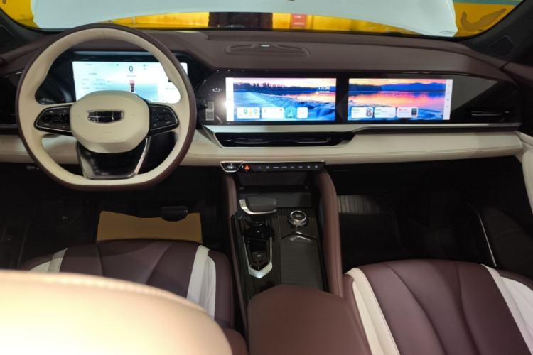 Used Geely Auto Monjaro L 2024 2.0TD High-Power Automatic Two-Wheel Drive Yunqi Version Center Console