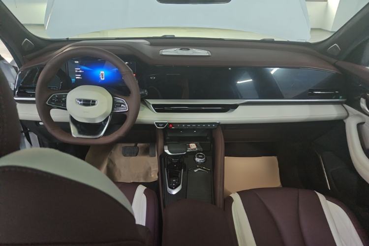 Used Geely Auto Monjaro L 2024 2.0TD High-Power Automatic Two-Wheel Drive Yunqi Version Center Console