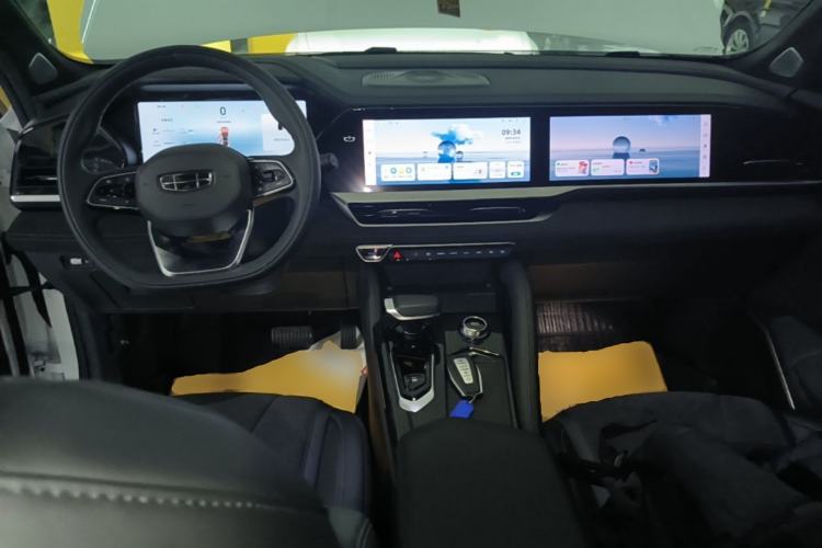 Used Geely Auto Monjaro L 2024 2.0TD High-Power Automatic Two-Wheel Drive Skyline Edition Center Console