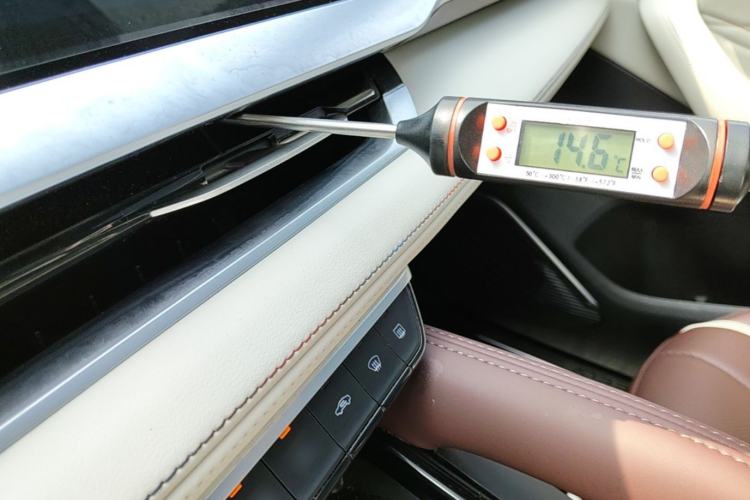 Used Geely Auto Monjaro L 2024 2.0TD High-Power Automatic Two-Wheel Drive Yunqi Version Center Console