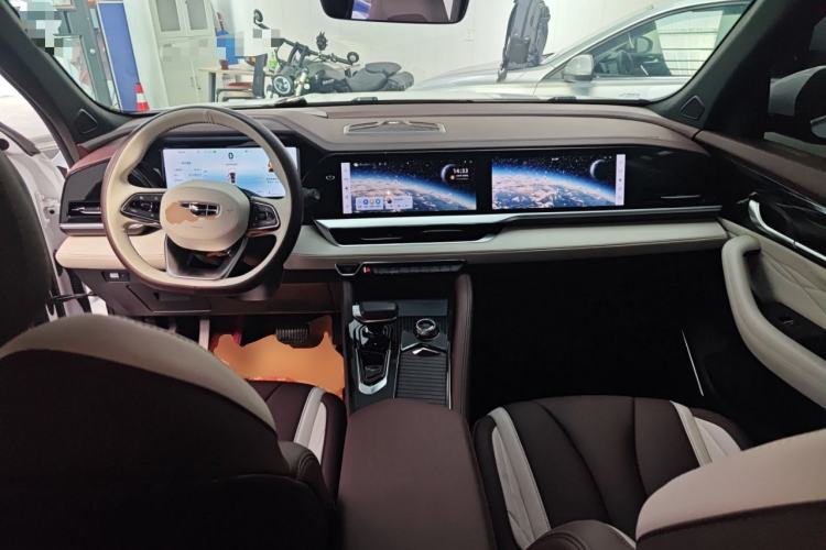 Used Geely Auto Monjaro L 2024 2.0TD High-Power Automatic Two-Wheel Drive Yunqi Version Center Console