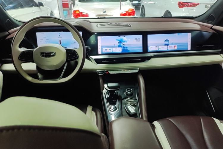 Used Geely Auto Monjaro L 2024 2.0TD High-Power Automatic Two-Wheel Drive Yunqi Version Center Console