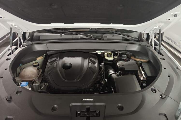Used Geely Auto Monjaro L 2024 2.0TD High-Power Automatic Two-Wheel Drive Skyline Edition Engine Bay