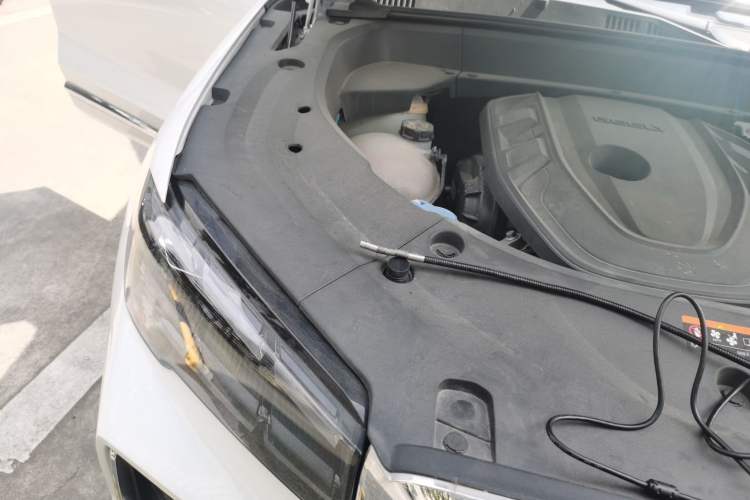 Used Geely Auto Monjaro L 2024 2.0TD High-Power Automatic Two-Wheel Drive Skyline Edition Engine Bay Right