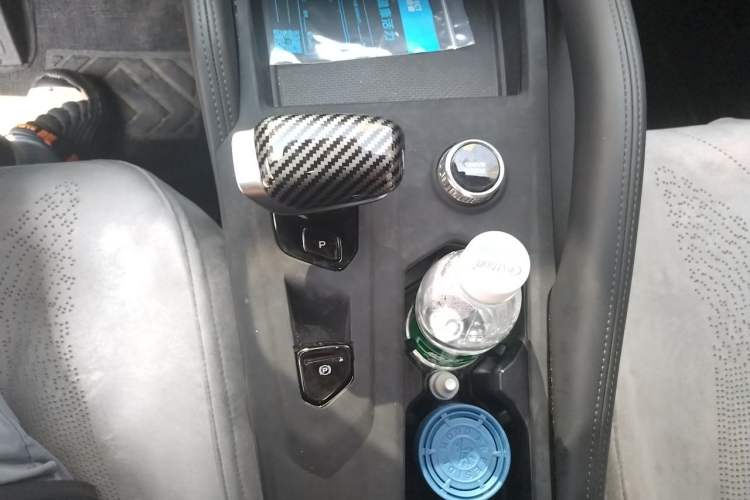 Used Geely Auto Monjaro L 2024 2.0TD DCT EVO Two-Wheel Drive Long-Range Version Gear Lever