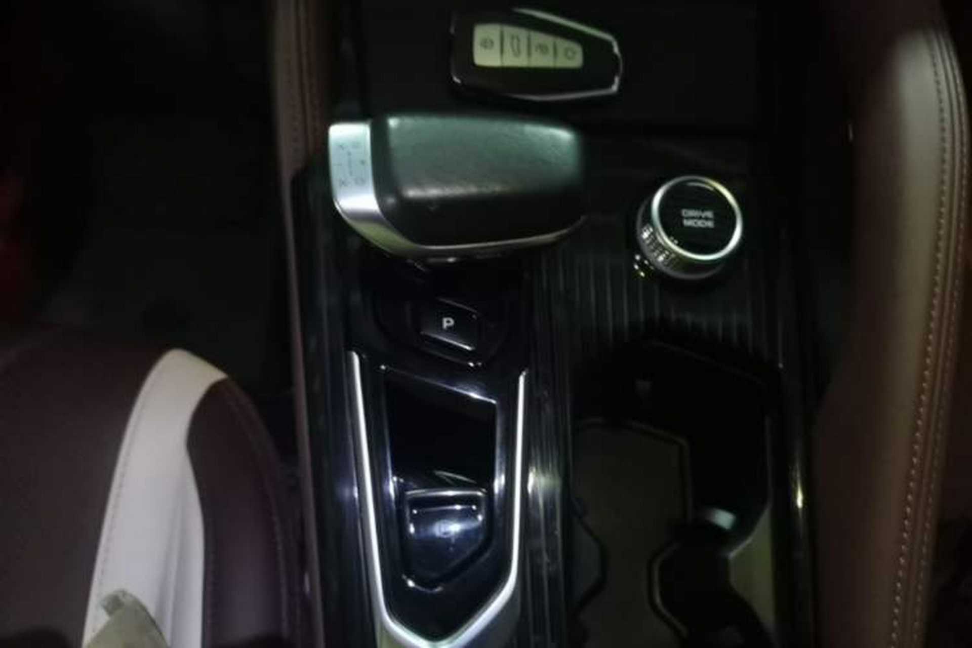 Used Geely Auto Monjaro L 2024 2.0TD High-Power Automatic Two-Wheel Drive Yunqi Version Gear Lever