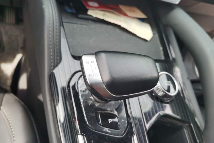 Used Geely Auto Monjaro L 2024 2.0TD High-Power Automatic Two-Wheel Drive Skyline Edition Gear Lever