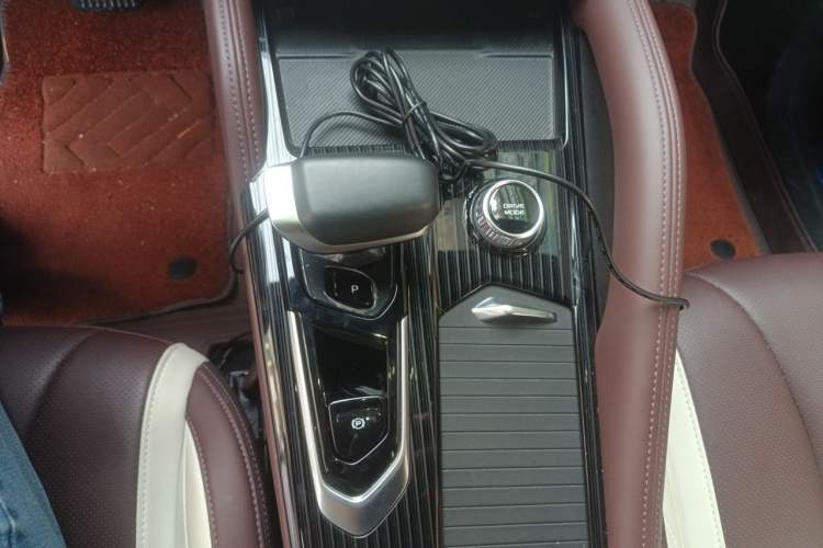 Used Geely Auto Monjaro L 2024 2.0TD High-Power Automatic Two-Wheel Drive Yunqi Version Gear Lever