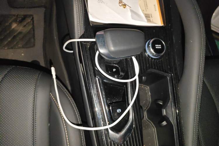 Used Geely Auto Monjaro L 2024 2.0TD DCT EVO Two-Wheel Drive Long-Range Version Gear Lever