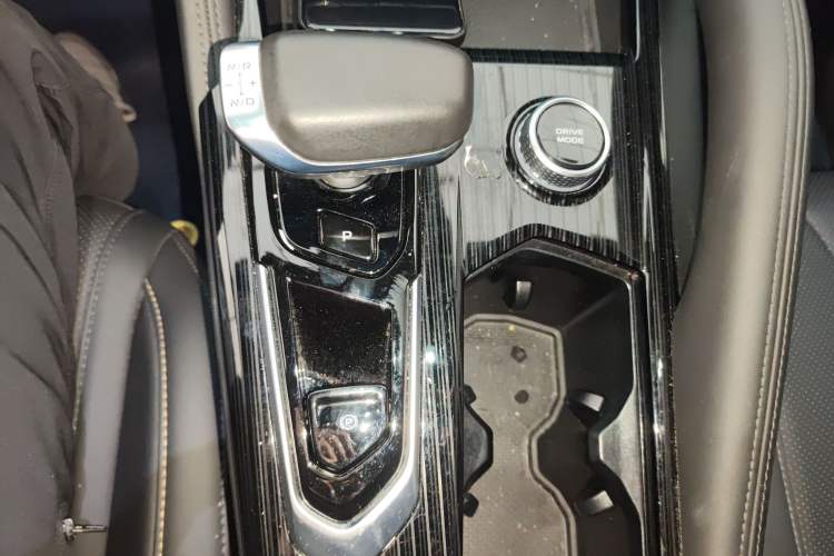 Used Geely Auto Monjaro L 2024 2.0TD DCT EVO Two-Wheel Drive Long-Range Version Gear Lever