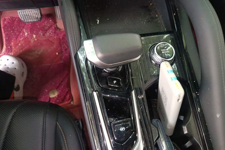 Used Geely Auto Monjaro L 2024 2.0TD DCT EVO Two-Wheel Drive Long-Range Version Gear Lever
