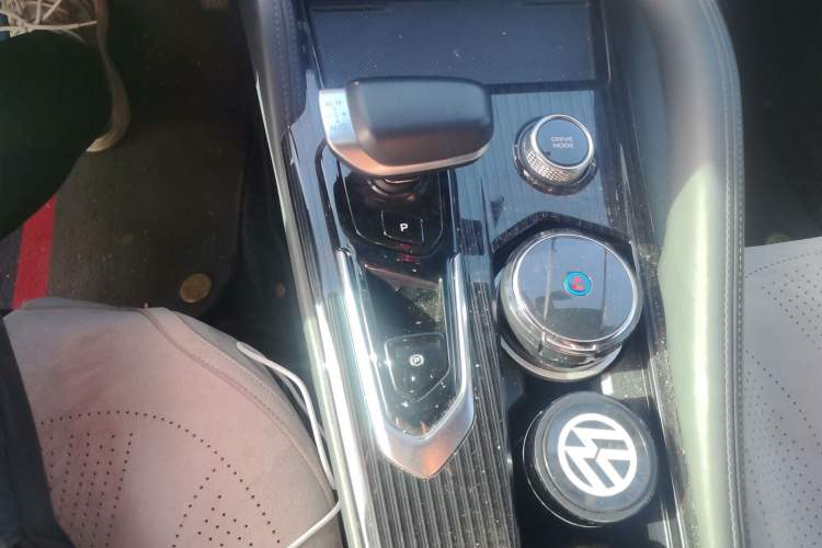 Used Geely Auto Monjaro L 2024 2.0TD High-Power Automatic Two-Wheel Drive Yunqi Version Gear Lever