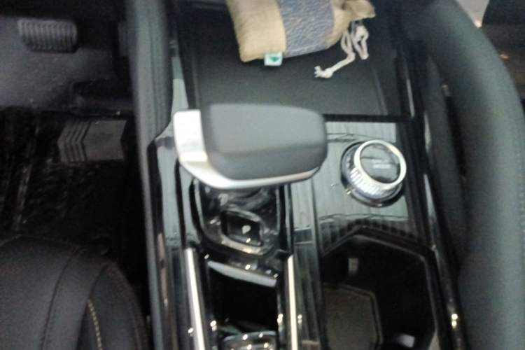 Used Geely Auto Monjaro L 2024 2.0TD DCT EVO Two-Wheel Drive Long-Range Version Gear Lever