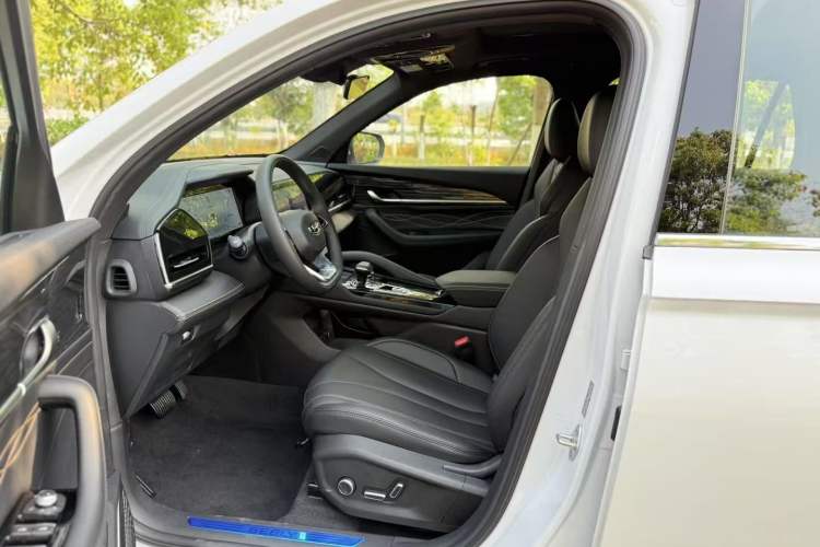Used Geely Auto Monjaro L 2024 2.0TD DCT EVO Two-Wheel Drive Long-Range Version Interior 2
