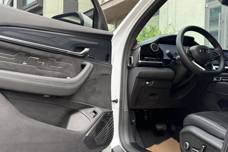 Used Geely Auto Monjaro L 2024 2.0TD High-Power Automatic Two-Wheel Drive Skyline Edition Interior 4