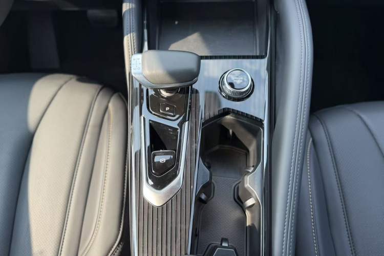 Used Geely Auto Monjaro L 2024 2.0TD DCT EVO Two-Wheel Drive Long-Range Version Interior 8