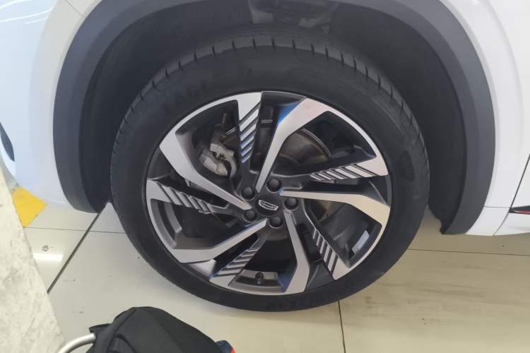 Used Geely Auto Monjaro L 2024 2.0TD High-Power Automatic Two-Wheel Drive Skyline Edition Left Front Wheel Hub