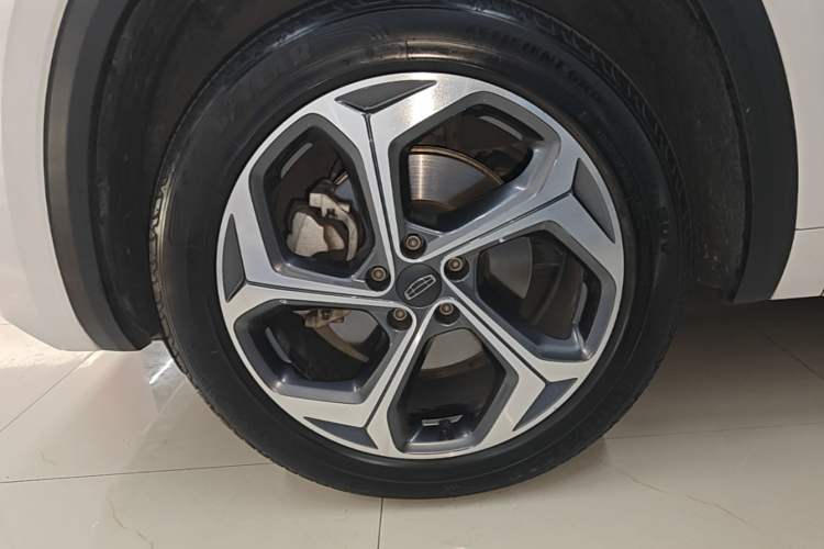 Used Geely Auto Monjaro L 2024 2.0TD High-Power Automatic Two-Wheel Drive Yunqi Version Left Front Wheel Hub