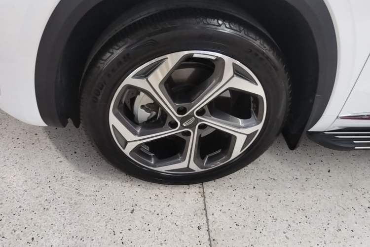 Used Geely Auto Monjaro L 2024 2.0TD High-Power Automatic Two-Wheel Drive Yunqi Version Left Front Wheel Hub