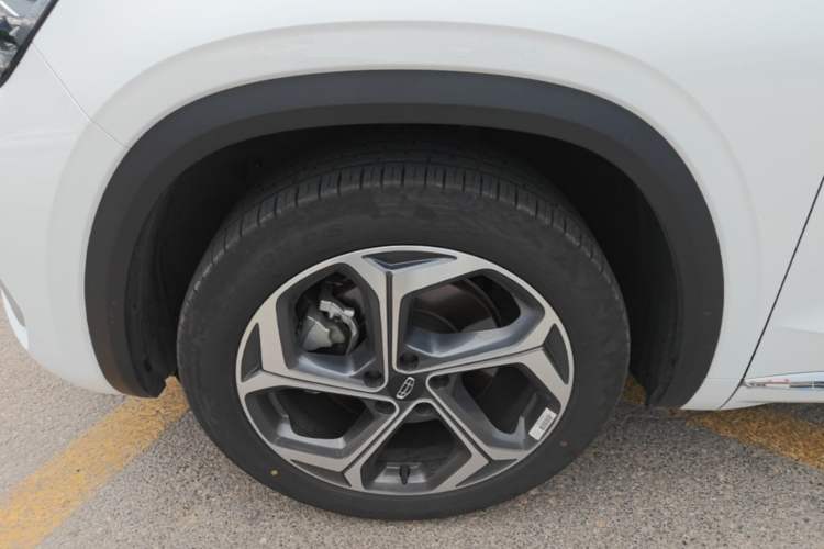 Used Geely Auto Monjaro L 2024 2.0TD DCT EVO Two-Wheel Drive Long-Range Version Left Front Wheel Hub