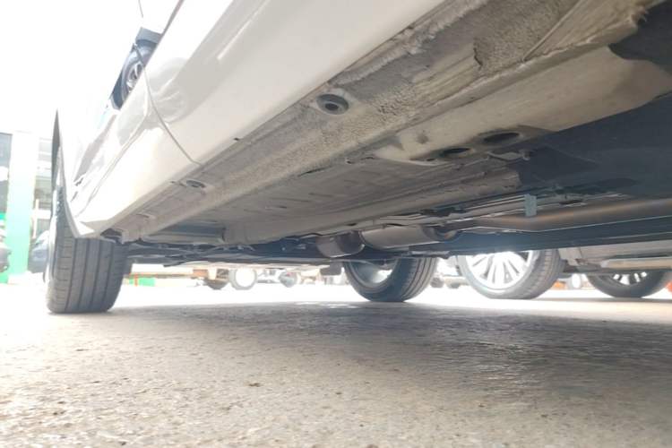 Used Geely Auto Monjaro L 2024 2.0TD DCT EVO Two-Wheel Drive Long-Range Version Left Side Sill