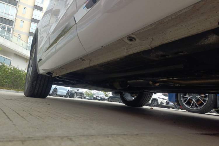 Used Geely Auto Monjaro L 2024 2.0TD DCT EVO Two-Wheel Drive Long-Range Version Left Side Sill