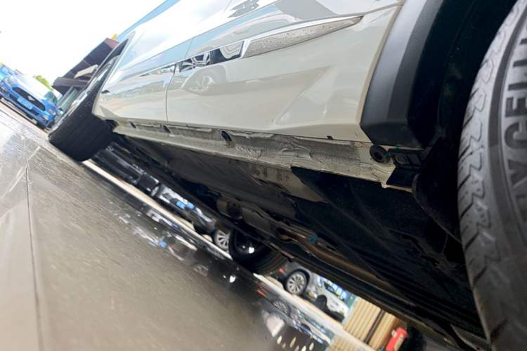 Used Geely Auto Monjaro L 2024 2.0TD DCT EVO Two-Wheel Drive Long-Range Version Left Side Sill