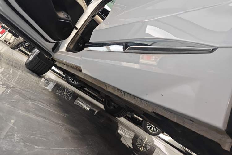 Used Geely Auto Monjaro L 2024 2.0TD High-Power Automatic Two-Wheel Drive Yunqi Version Left Side Sill