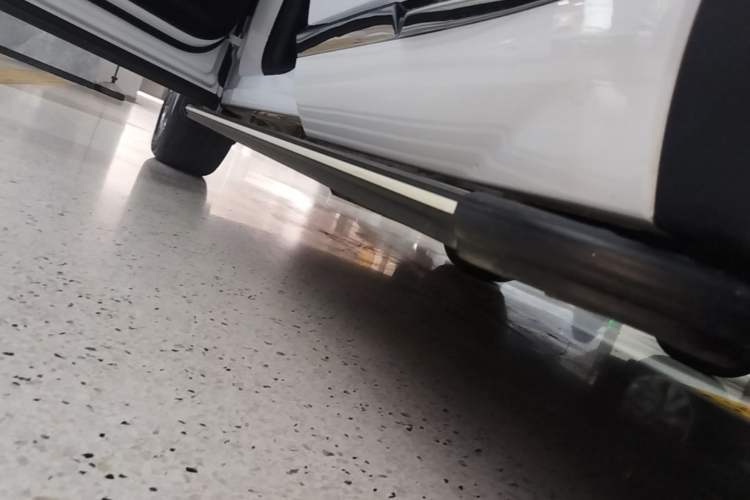 Used Geely Auto Monjaro L 2024 2.0TD High-Power Automatic Two-Wheel Drive Yunqi Version Left Side Sill