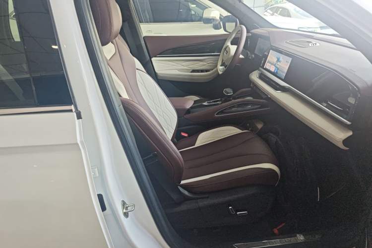 Used Geely Auto Monjaro L 2024 2.0TD High-Power Automatic Two-Wheel Drive Yunqi Version Right Front Seat