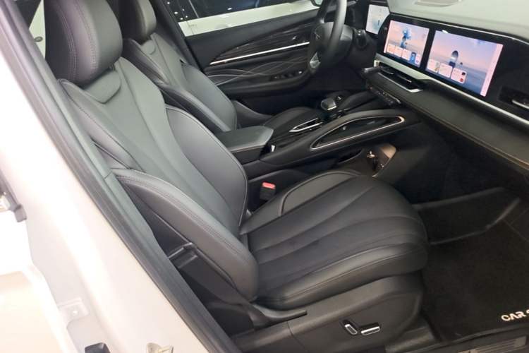 Used Geely Auto Monjaro L 2024 2.0TD DCT EVO Two-Wheel Drive Long-Range Version Right Front Seat